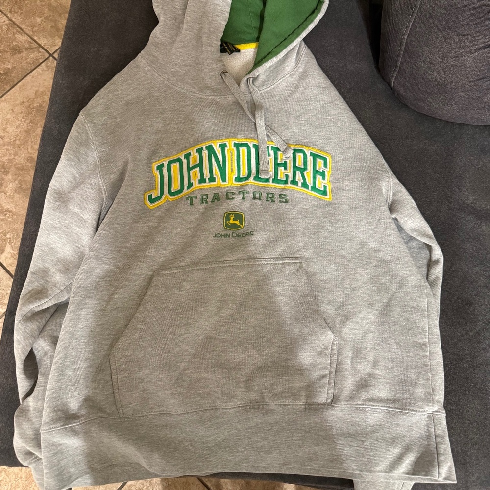 John Deere Pull over